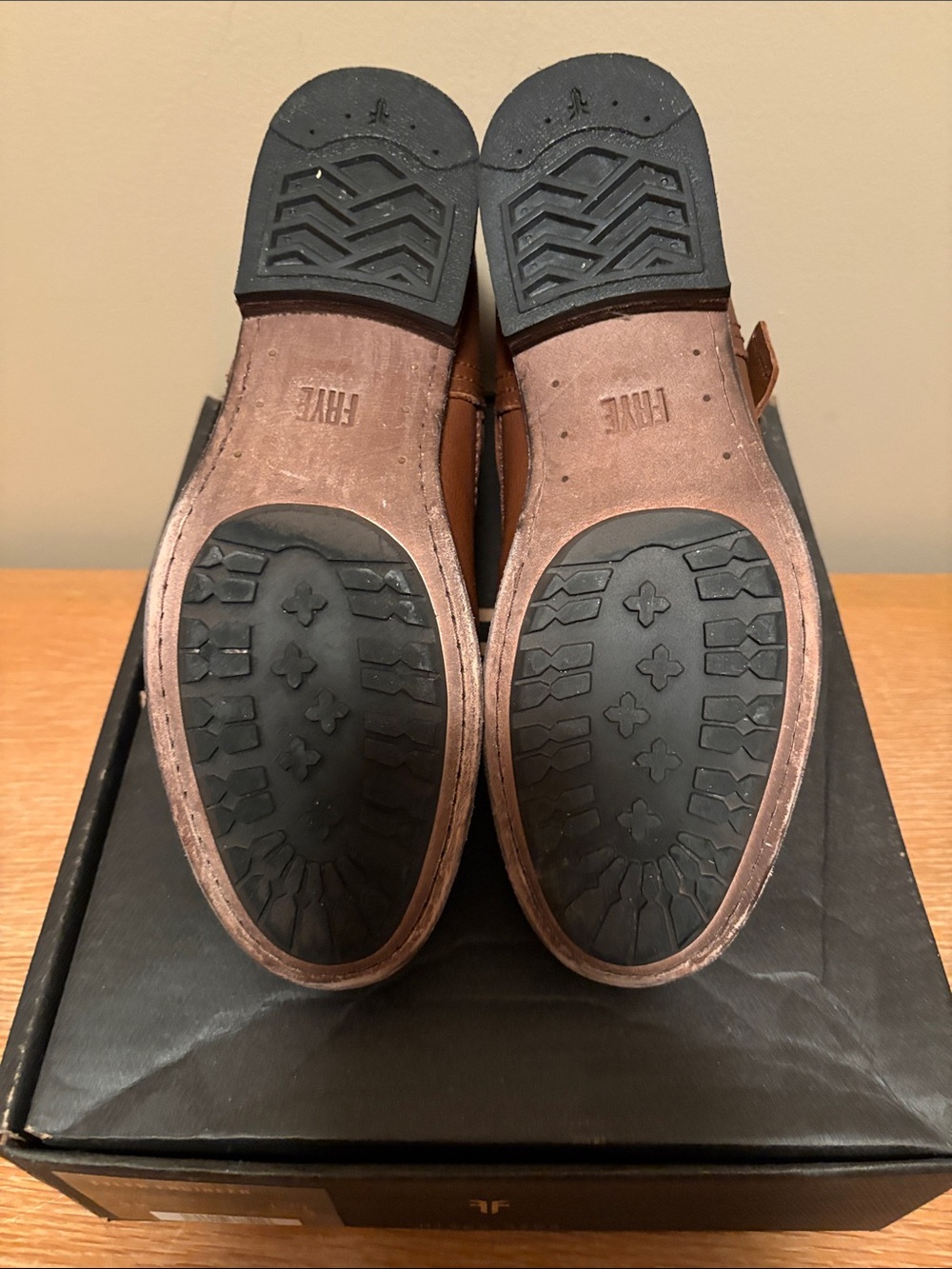 Frye  women’s boots size 9 excellent condition in box - Picture 3 of 5